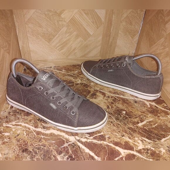 Vans women's Off The Wall Skateboard casual shoes gray size 8.   A131 - Picture 1 of 9